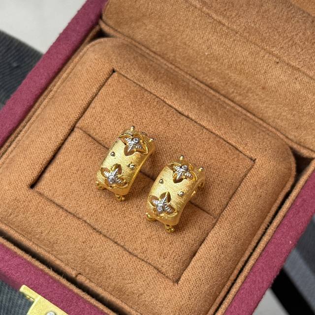 a3939 The Latest Vintage Brushed Hollow Four-Leaf Clover Earrings From The Me