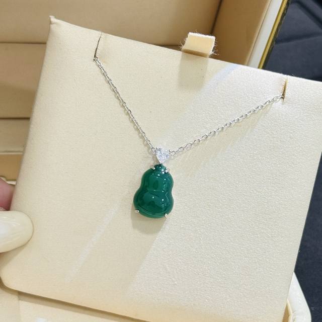 a3991 High-End Customized Emerald Gourd Chalcedony Necklace Gourd Jade Inlaid