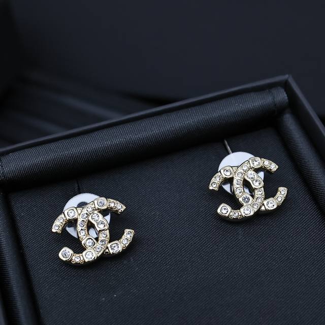 chanel Full Diamond Double C Earrings With A Natural Glossy Feel It's Another
