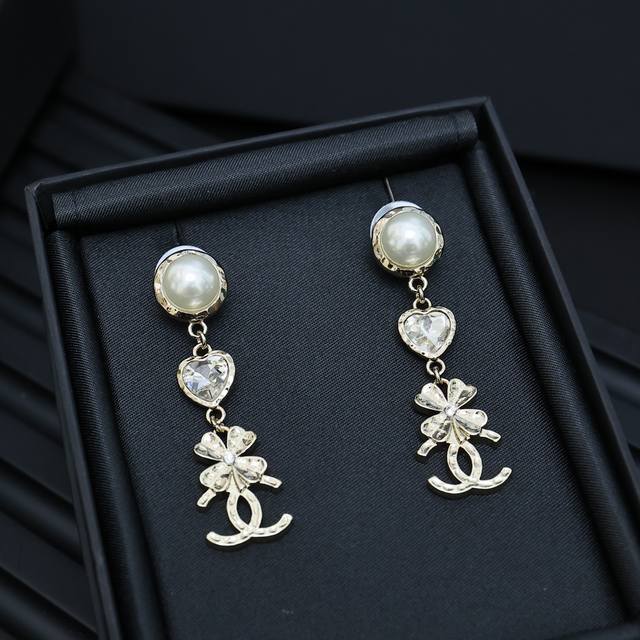chanel Four-Leaf Clover Pendant Earrings Pearl Crystal Four-Leaf Clover And C