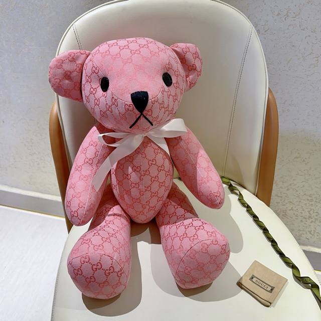 Super-Sized Hot Item Is Coming. New Product Is Released On Gucci Official Websit