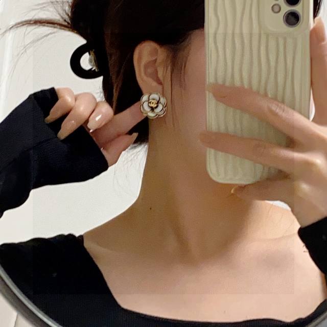 Ear Clip Chanel Chanel Style Earrings That Do Not Require Piercing Chanel Ear Cl
