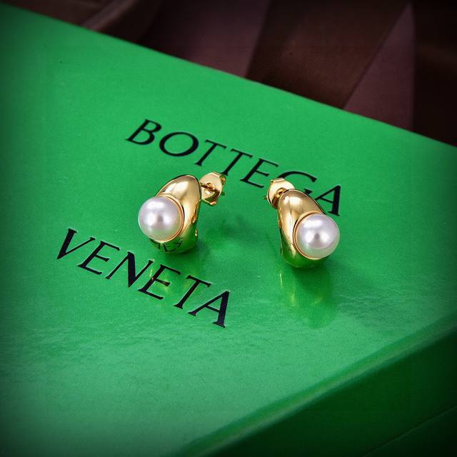 bv New Style Artistic Earrings Made Of Brass With Engraved Patterns. Super Ch