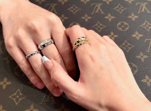 Our Le Damier De Louis Vuitton Ring Can Be Customized. 18K Real Gold And Real Di
