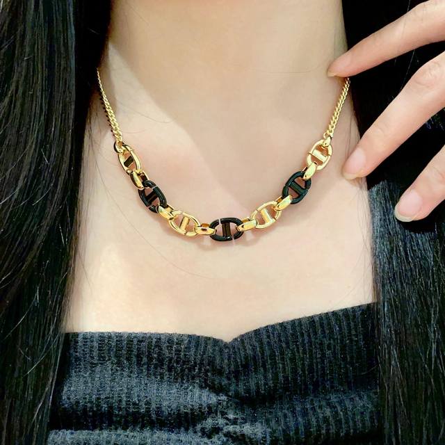 Dior Cd Necklace The Iconic Cd Logo Is Decorated With A Finished Metal. The Cd L