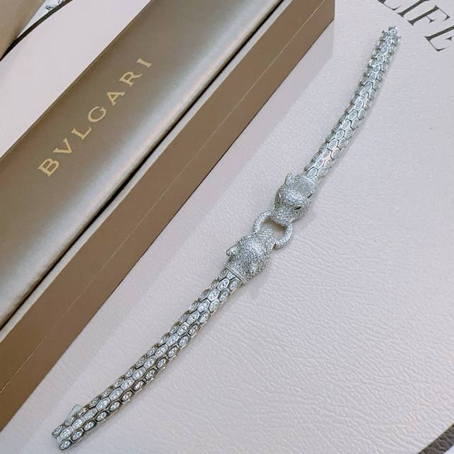 Bvlgari Bracelet Made Of V Gold. Bvlgari Divas Dream Series. Perfect Appearance