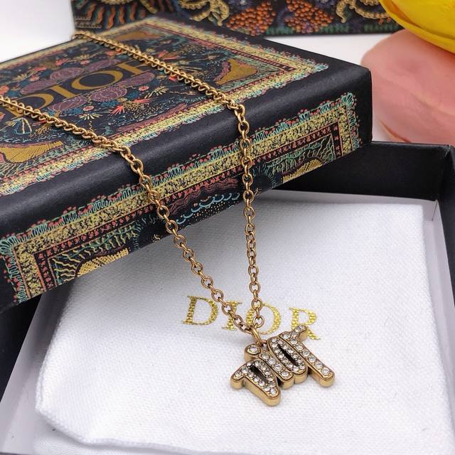 No.Dxl0008 Dior Letter Necklace With Diamonds