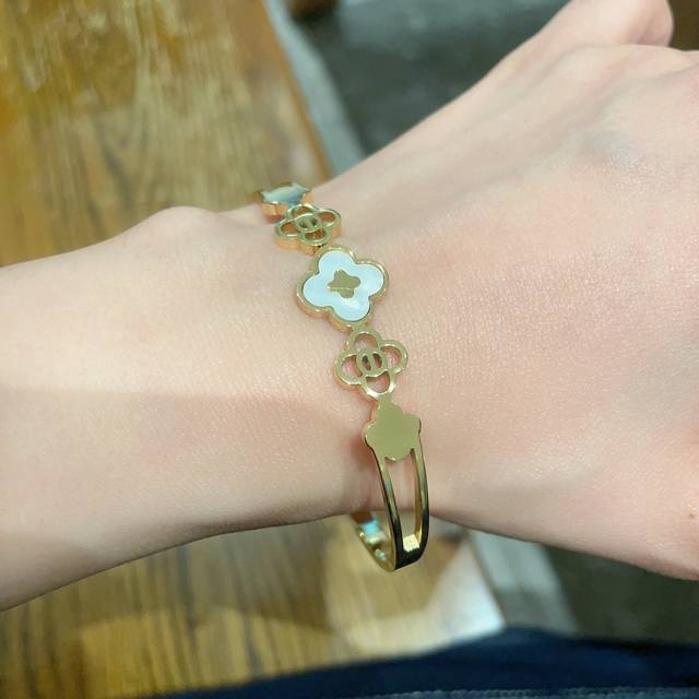 New Product Original Goods Lv Letter Printing Four-Leaf Clover Engraving With Lo