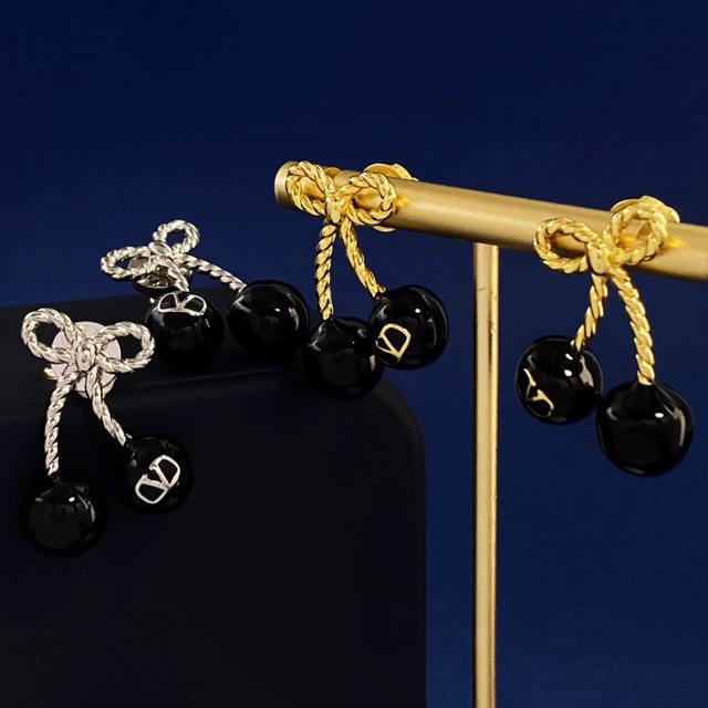 Earrings Hl92 Valentino Metal Finish Twisted Bow Black Cherry Earrings Brass Mat