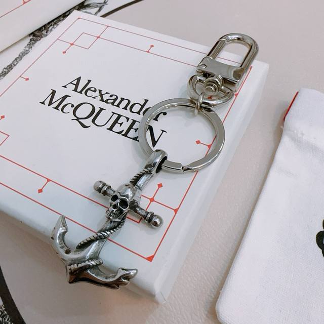 Original New Alexander Mcqueen Keychain Bag Buckle Accessories Counter Consisten