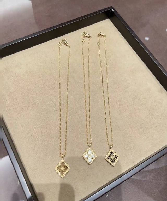 v Gold Material Seiko Buccellati Large Single Flower Necklace