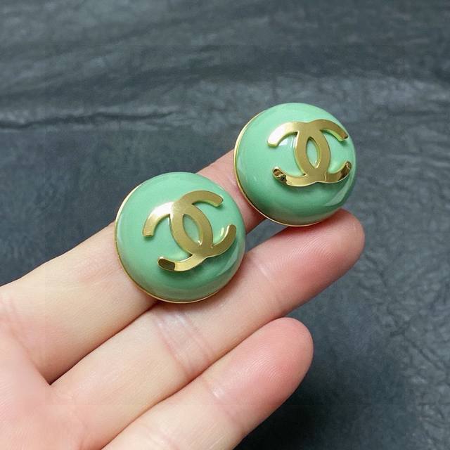 Chanel Colorful Emerald Green Earrings Are Popular Among Fashionistas On Xiaohon