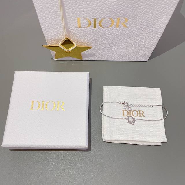 Our D Silver Letter Bracelet Dor Vintage Series Looks Better And Better The More