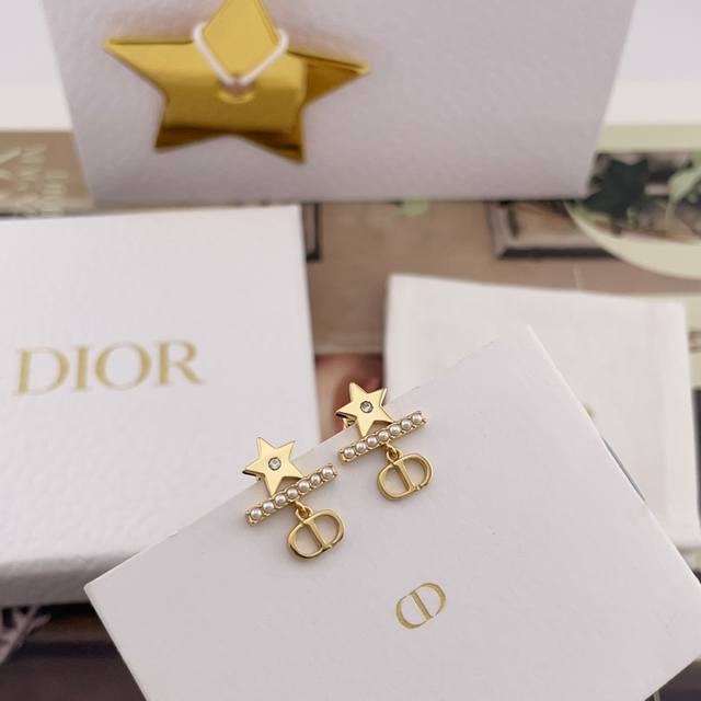 High Quality Details As Shown In The Picture D Star Horizontal Bead Cd Earrings
