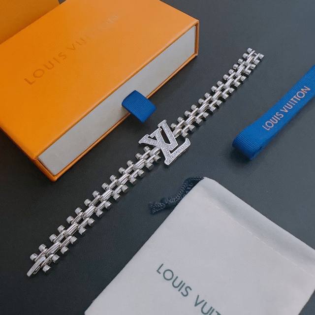 High Quality Full Diamond Lv Louis Vuitton Bracelet Original Goods Counter New M