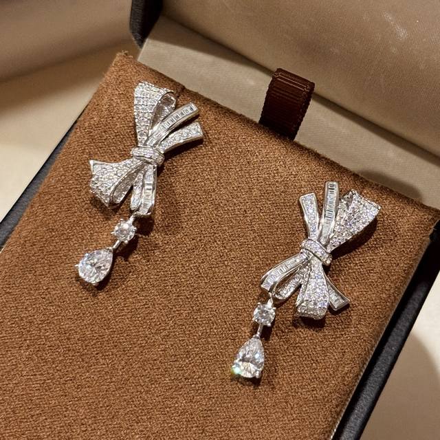 a1716 Graff's Classic Popular Bow-Knot Teardrop Diamond Tassel Earrings Are E