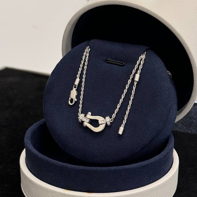 a4659 Hot New Half-Diamond Horseshoe Pull Ring Twist Thick Necklace High-End