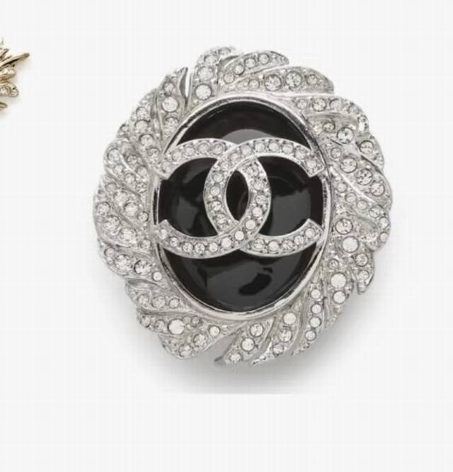 chanel25S Full Diamond Oval Feather Brooch Chanel High Beads Give You A Sense