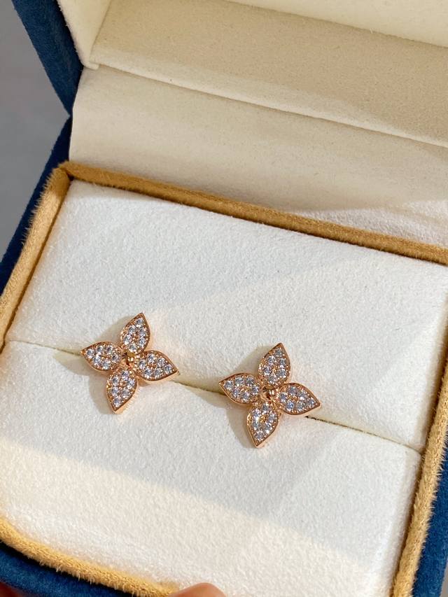 p Price L*V Four-Leaf Flower Set Old Flower Diamond Earrings Necklace Pure Cn