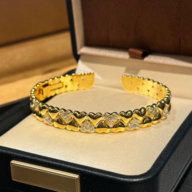 a5443 New Love Half Diamond Bracelet From European And American Big Brands. T