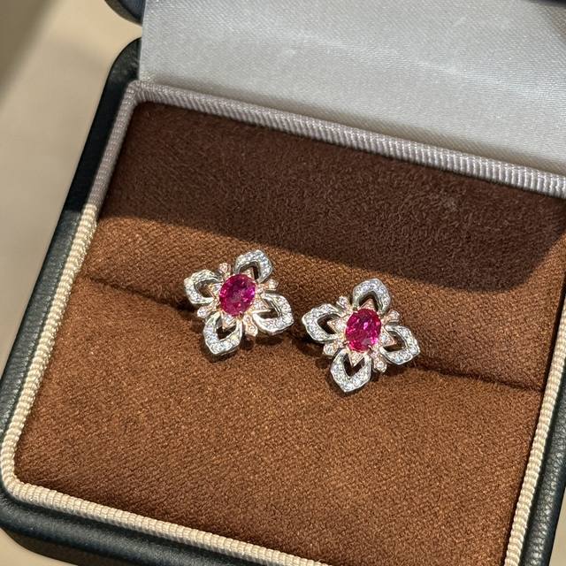 a3897 Butcher Style New Retro Style Pigeon Egg Ruby Four-Leaf Clover Earrings