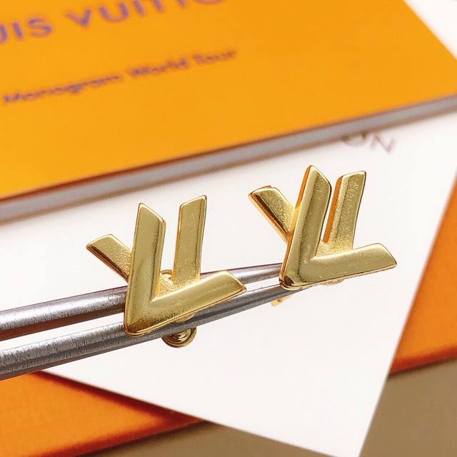 No.Led0151 Lv*Latest Mini Smooth Earrings Consistent Zp Brass Material