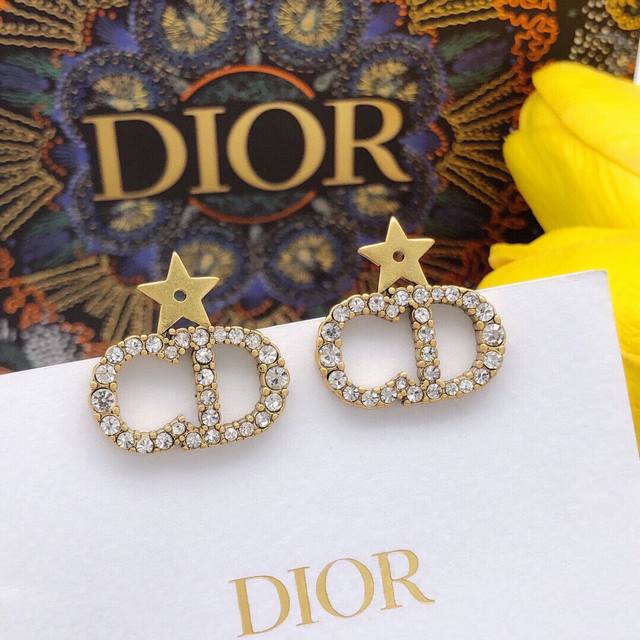 No.Ded0182 Dior Dior Star Cd Earrings Counter New Models Are On Sale. Beautiful