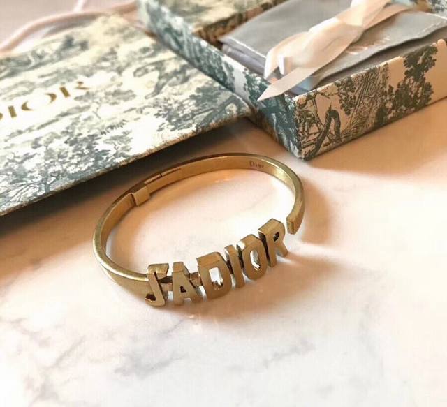 dior Dior Retro Letter Open Jadior Letter Bracelet Is So Beautiful No Matter