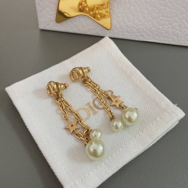 High Quality Details As Shown In The Picture D Tassel Chain Earrings Are Very Fa