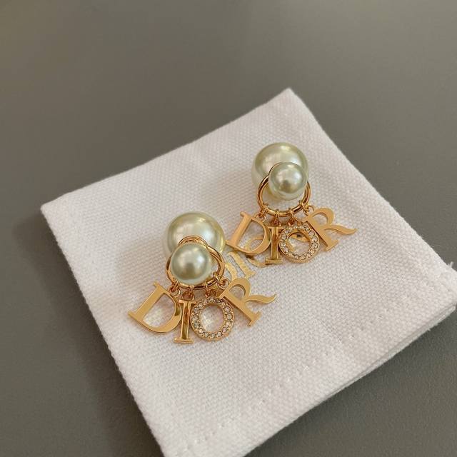 High Quality Details As Shown In The Picture D Letter Accessories Earrings Zp540