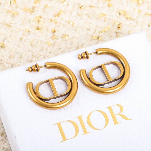 High Quality Details As Shown In The Picture Zp Bought The D Or Cd Letter Earrin