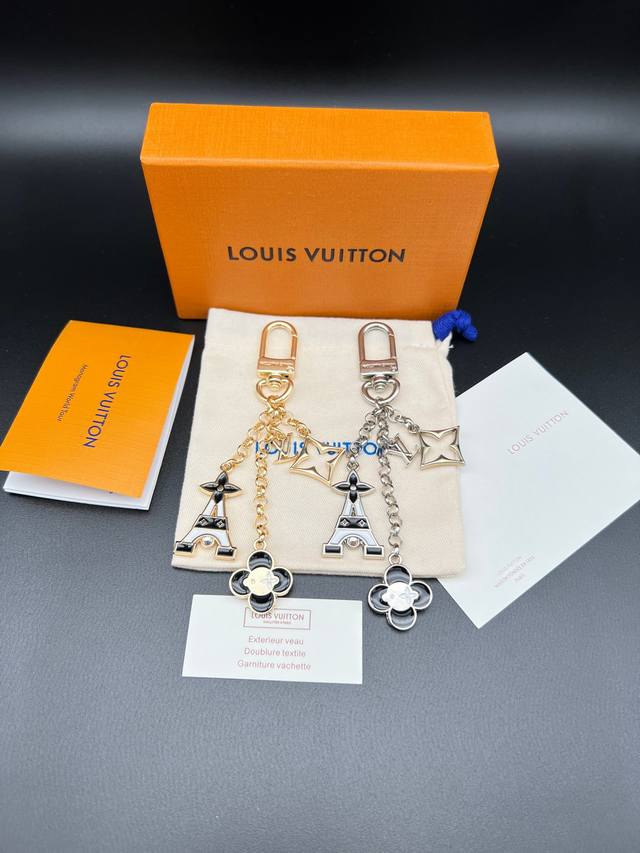 New Louis Vuitton Keychain Classic Four-Leaf Clover And Eiffel Tower Design Fash