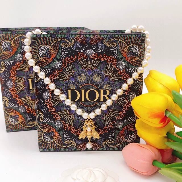 No.Dxl0045 Cd Bee Pearl Earrings Retro Feeling Especially Bright Small And Exqui