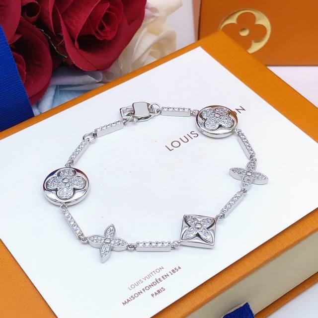 No.Lsl0013 Lv*Latest Silver Diamond Old Flower Bracelet Consistent Zp Brass Mate
