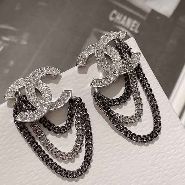 No. Xed0769 Black No. Xed0891 Gold New Luxury Double C Full Diamond Tassel Earri