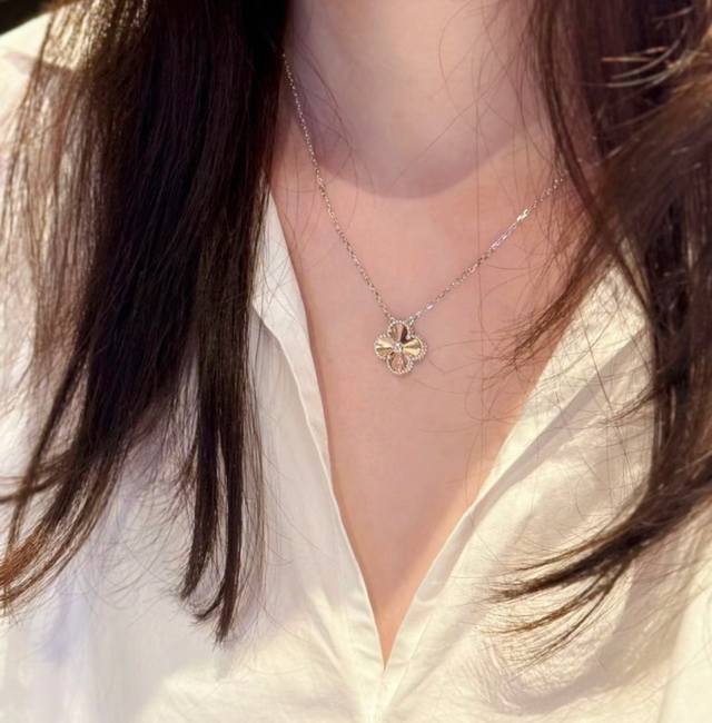 v Gold Plated 9780240 Vca Christmas Style Car Flower Four-Leaf Clover Necklac
