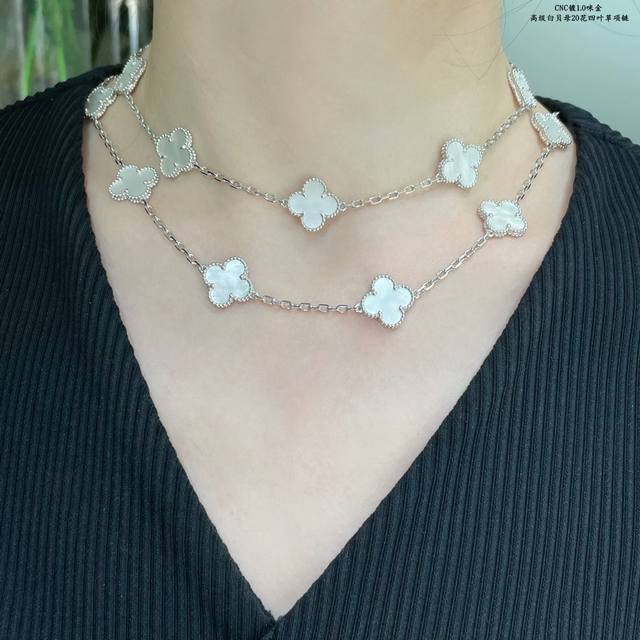 vca High-Grade White Mother-Of-Pearl 20-Flower Four-Leaf Clover Necklace Clee