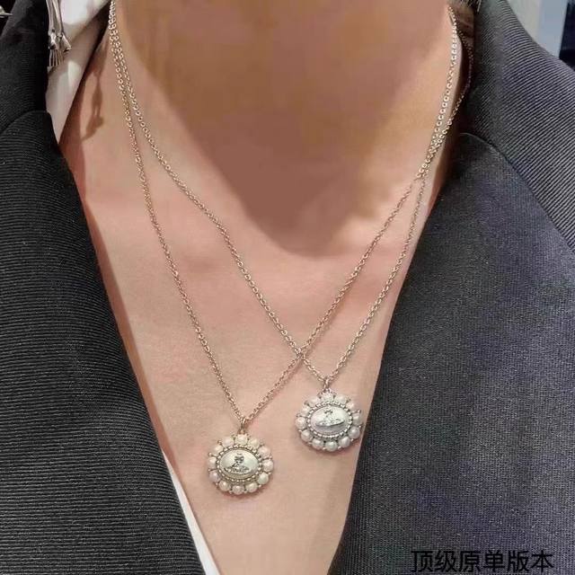 Queen Mother Vivienne Saturn Pearl Necklace Pearls With Pattern Design And Pearl