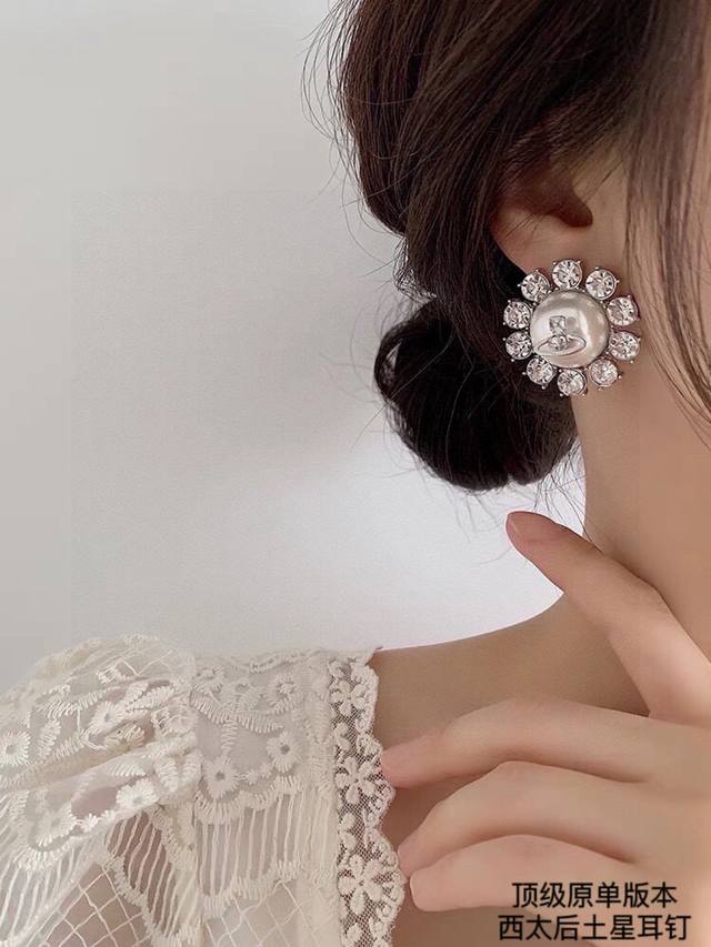 The Queen Mother's Pearl And Diamond Earrings Are Original And Replica Of The Lo