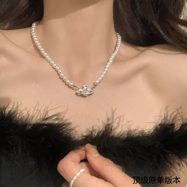 Queen Mother Vivienne Saturn Pearl Necklace Glossy Texture, Simple And Elegant,
