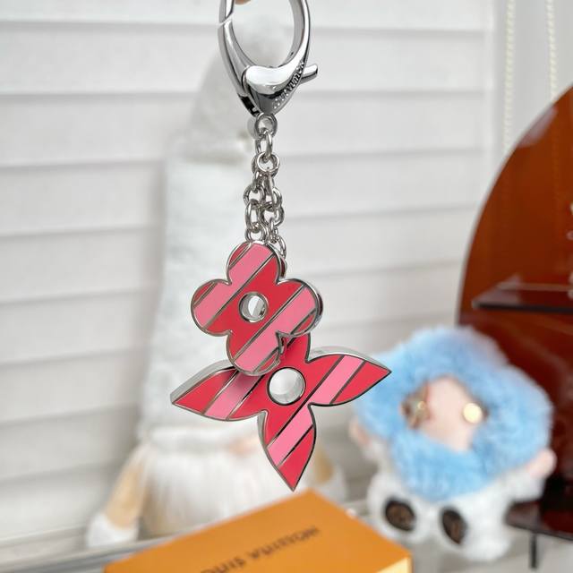 lv Keychain -Details