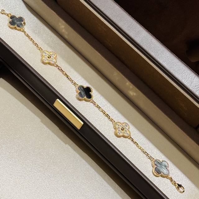 Limited Edition Color-Changing Four-Leaf Clover Gray Mother-Of-Pearl With Diamon