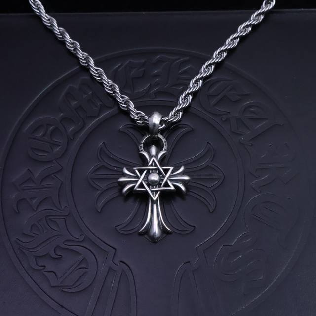 Chrome Hearts Necklace Twisted Chain Is Very Cool. The Latest Chrome Hearts Neck