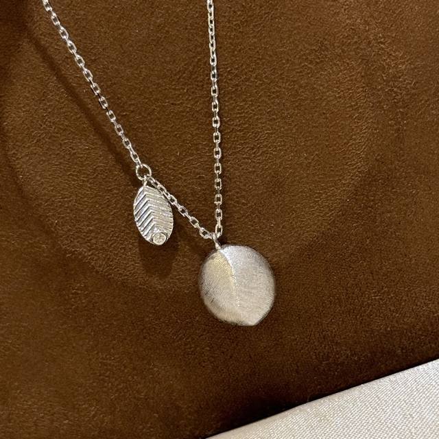 a5562 Ancient Frosted Coffee Bean Frosted Necklace With One Side Brushed And