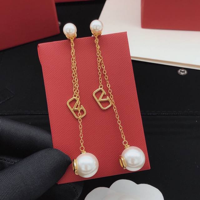 No.Ved0076 Valentino's Latest Tassel Earrings Are Made Of Brass And Are Zp