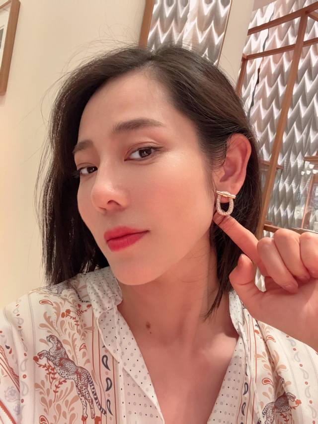 250070 Our Big Q Earrings Can Be Customized With 18K Real Gold And Real Diamo