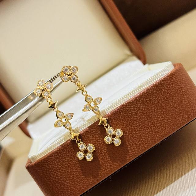 a5634 Grand Debut Classic Three-Flower Floral Full Diamond Four-Leaf Clover E