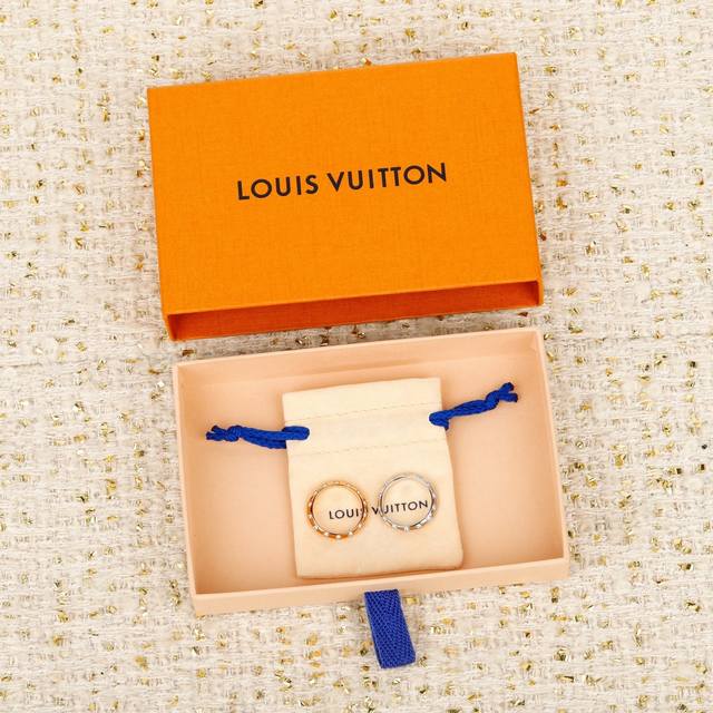 250062 We Produce Le Damier De Louis Vuitton Rings. 18K Real Gold And Real Di