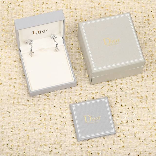 206341 Our Rose Earrings Can Be Customized. 18K Real Gold And Real Diamond Ve