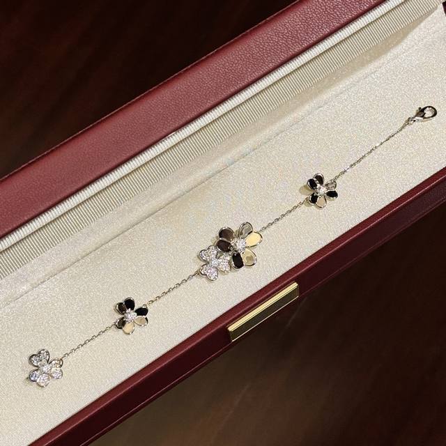 Fanjia Clover Series Five-Flowered Large And Small Flower Bracelet Exquisite Sal